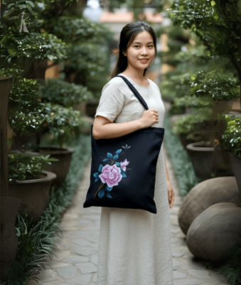 Túi vải bố đen vẽ tay hoa hồng