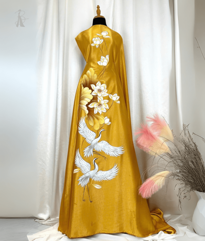 Vải áo dài vẽ tay hoa sen đôi hạc